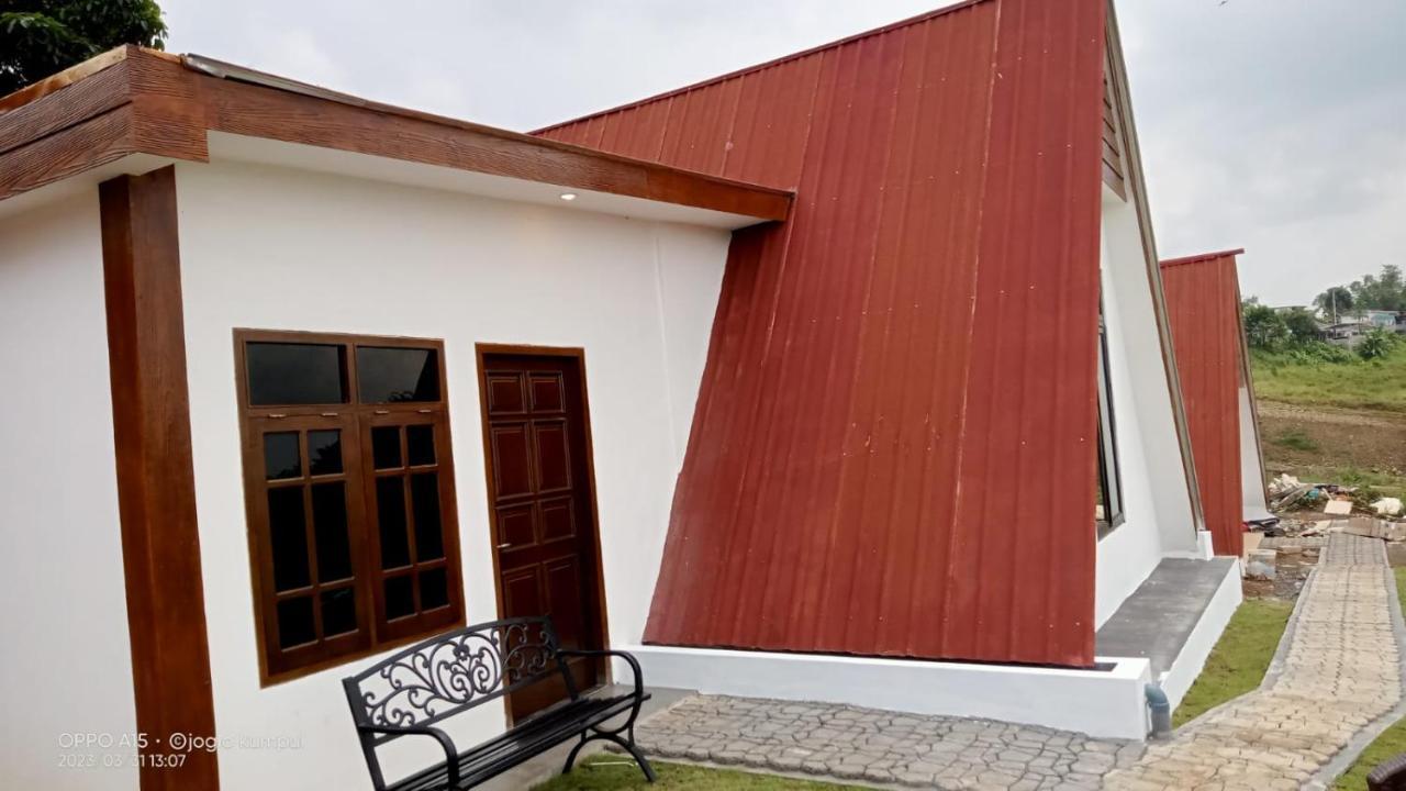 Joglo Kumpul Resort Cangkiran Habitación foto
