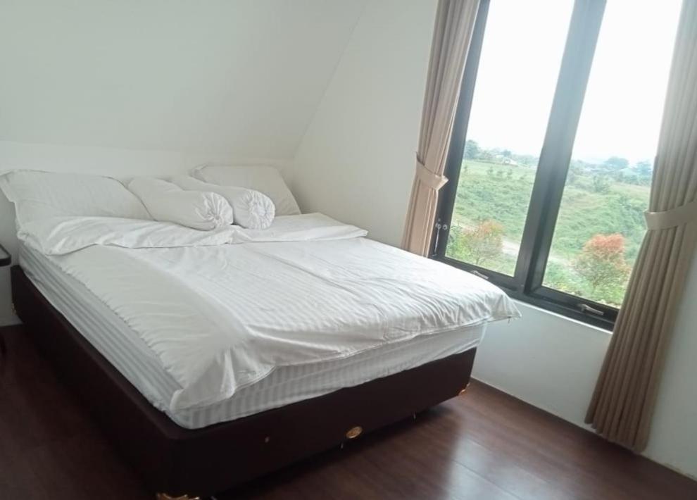 Joglo Kumpul Resort Cangkiran Habitación foto